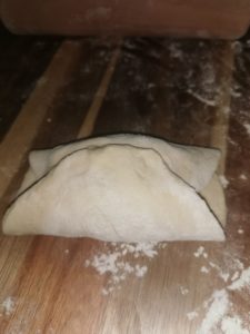 étape 3 du naan fromage : premier pliage